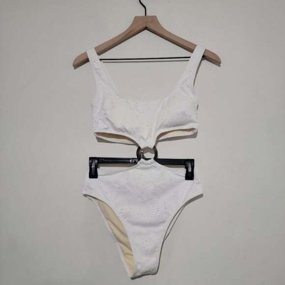 BERLOOK O-Ring Cut Out One-Piece Swimsuit White - Picture 3 of 7